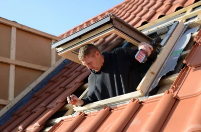 Pose de fenêtres de toit Velux à Montsenelle